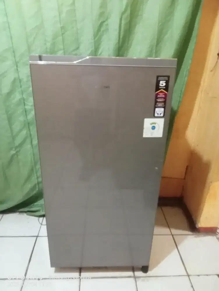 Kulkas merk POLYTRON