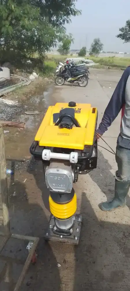 Genset 5000watt stamper kodok baby roller