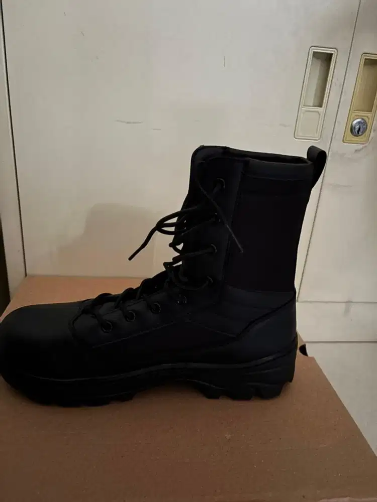 Sepatu PDL baru 43