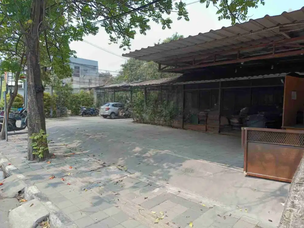Dijual Rumah Ex Showroom Jalan Raya Utama Perum Karawaci Tangerang