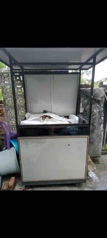 Rombong jualan + etalase ,bonus tenda 4x4 (bekas)