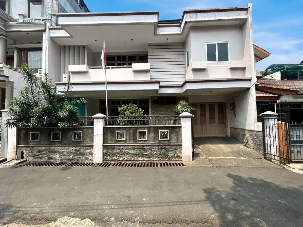 BANGUN PAGI, BUKA PINTU, LANGSUNG LIHAT TAMAN. DI TEBET, RUMAH KAYAK GINI MAKIN LANGKA!