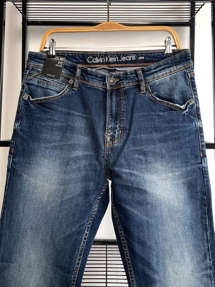 CALVIN KLEIN JEANS CLASSIC STRAGHT LEG DARK BLUE WASH JEANS (34-36)