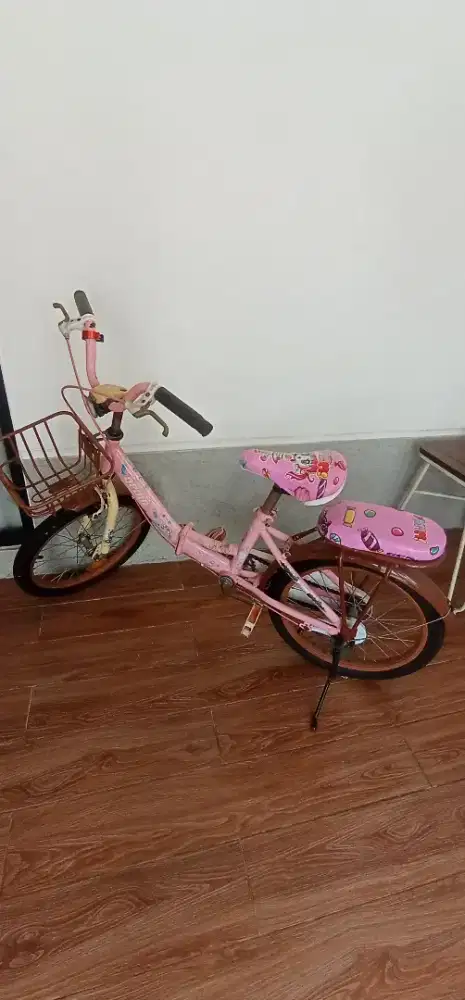 Sepeda lipat anak pink