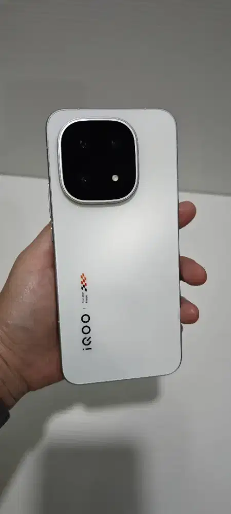 Iqoo 15 garansi 8 bulan