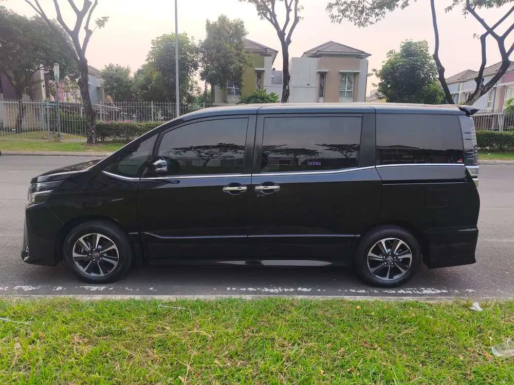 Toyota Voxy 2021 Bensin