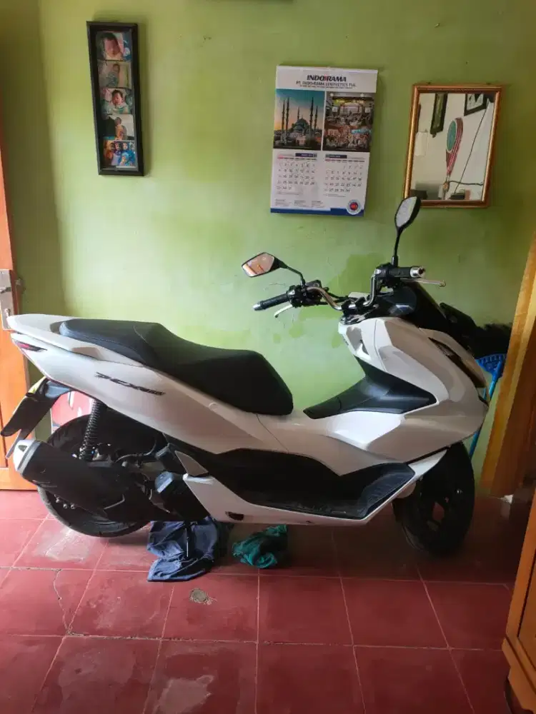 Di jual PCX Tahun 2024 masih greess. Mesin ok body mulus. Harga bagus