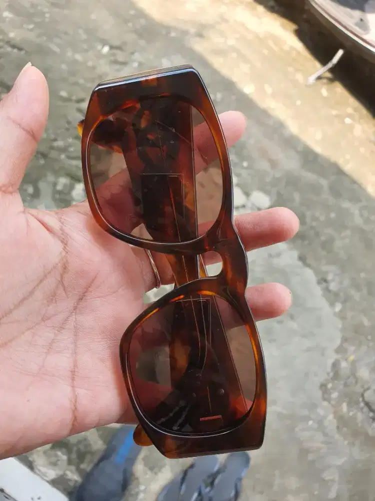 Kacamata chanel