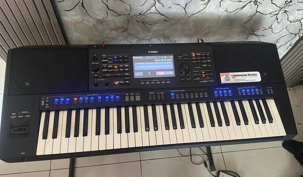 YAMAHA KEYBOARD PSR SX 720 LIKE NEW FULL SET