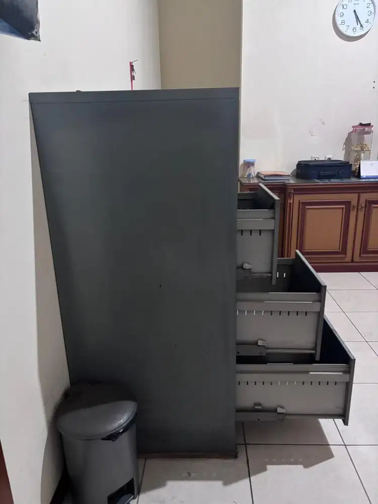 Filling cabinet 4 susun