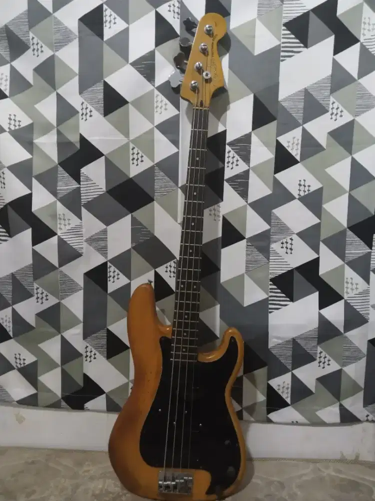 Squier Precision Bass (Decal Fender) - BU Cepat COD Denpasar
