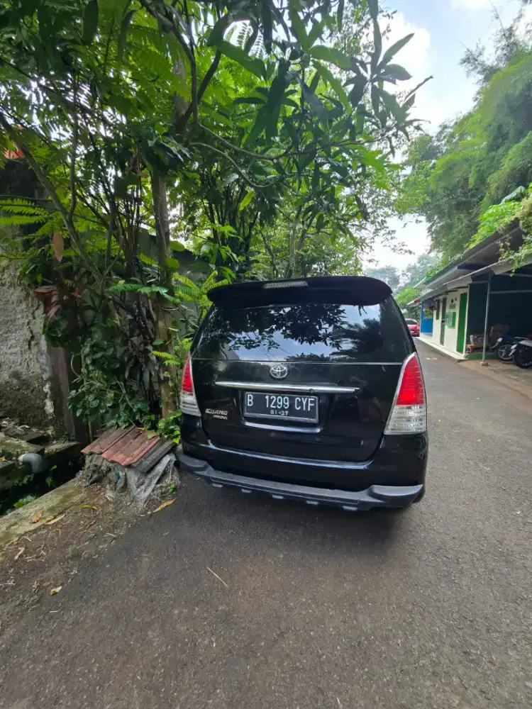 Toyota Kijang Innova 2011 Bensin