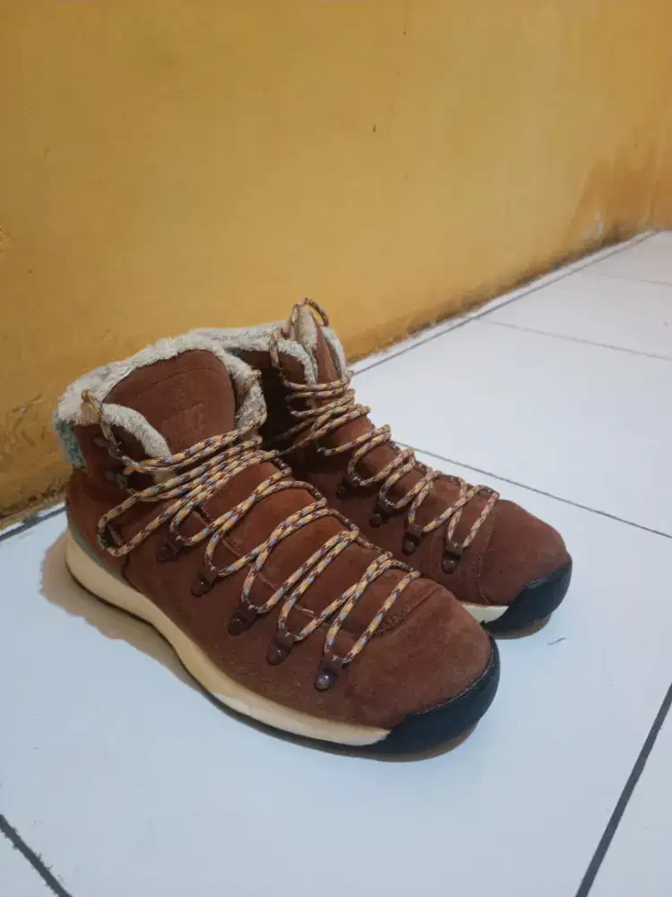 Nike acg size 42