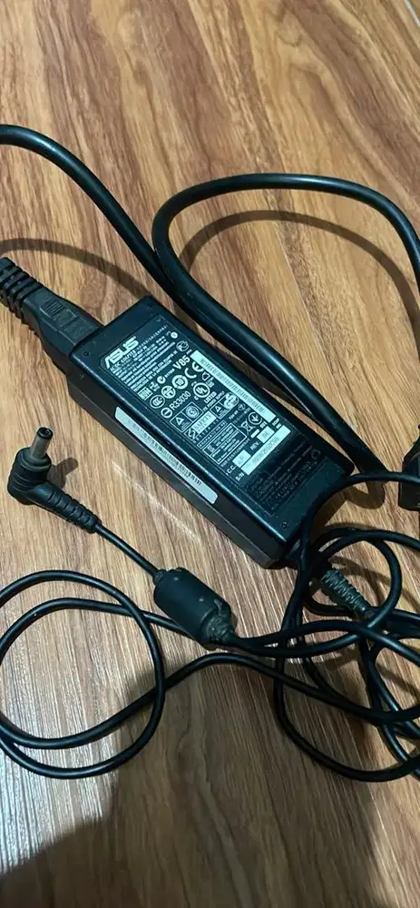 Charger laptop asus soket sedang
