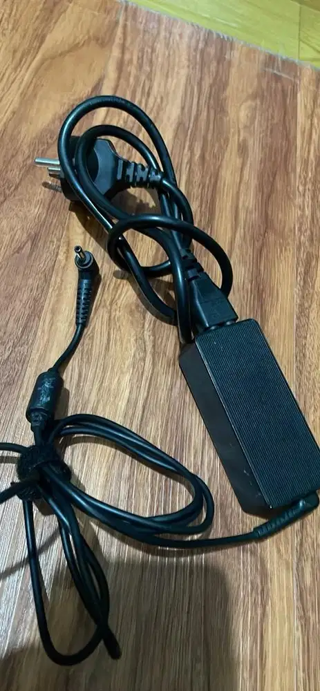 Charger laptop asus soket kecil