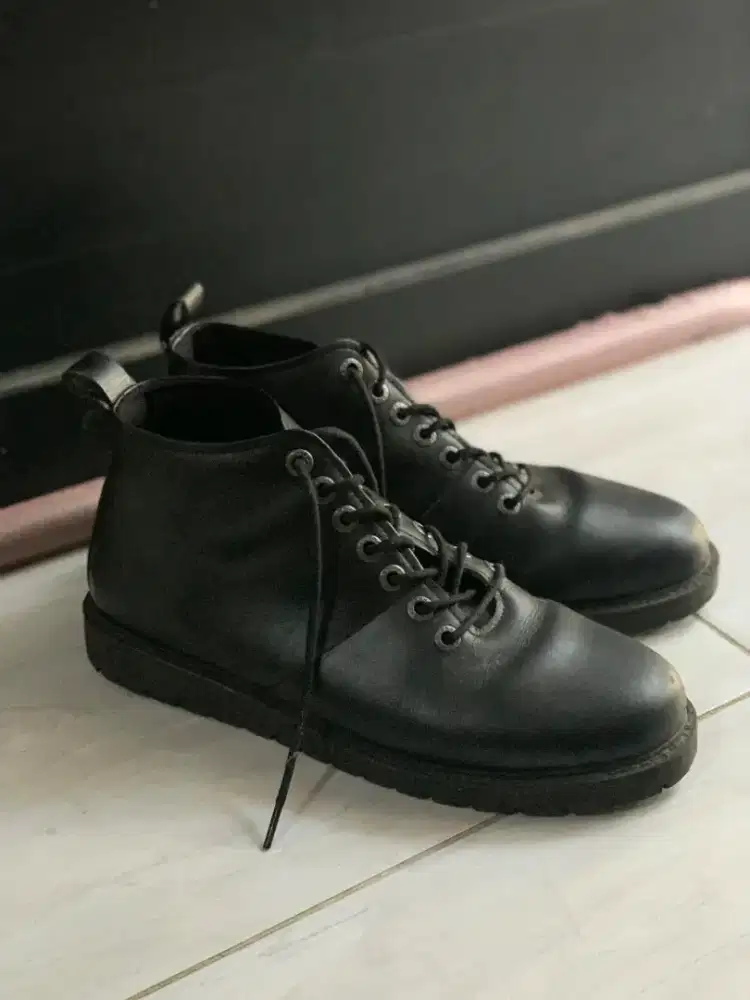 Preloved Sepatu Boots Pria Full Black merk BRODO