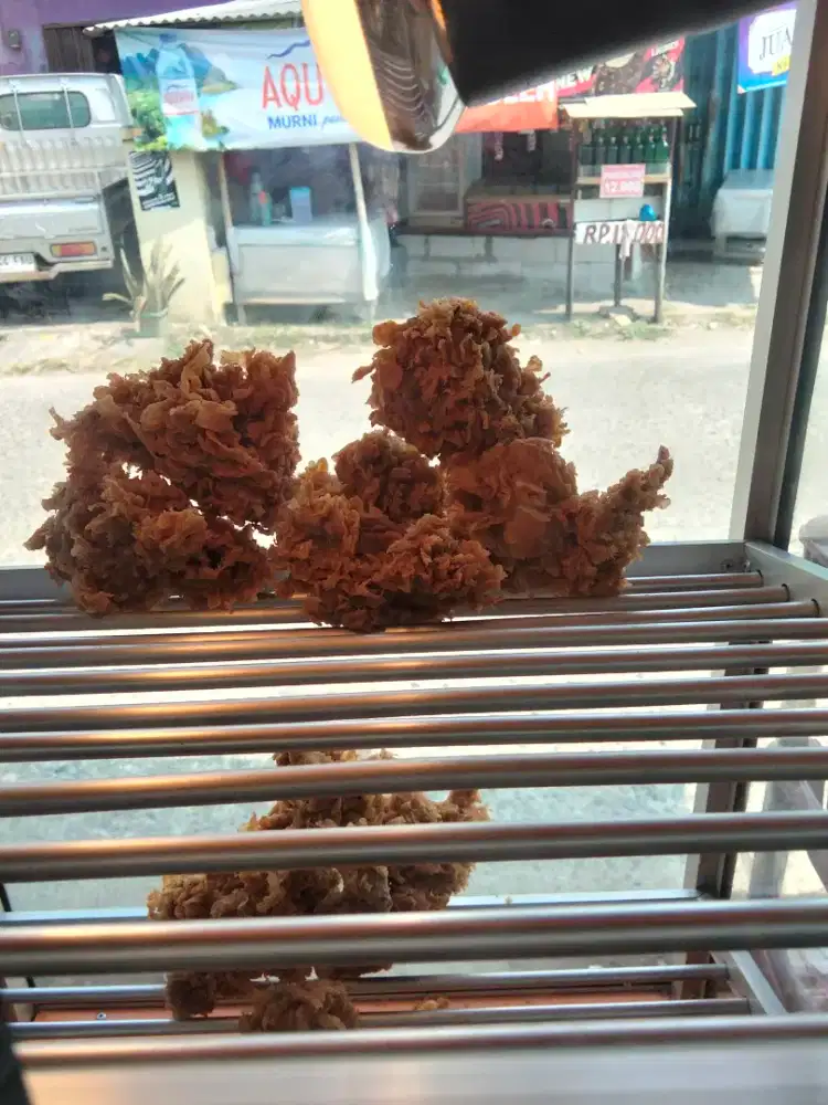 Dicari Karyawati Perempuan Jaga Stand Fried Chicken