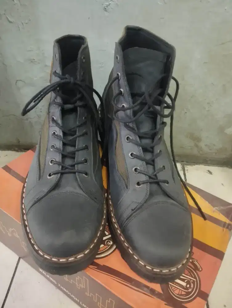 Sepatu kulit boots pria 500.000