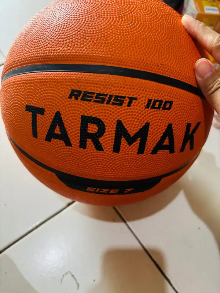 Dijual bola basket merk tarmax ukuran 7