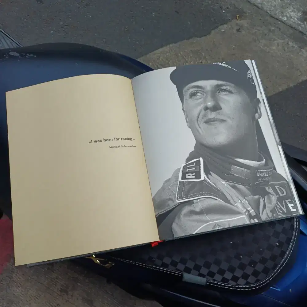 Michael by Michel, buku fotografi pembalap Michael Schumacher.