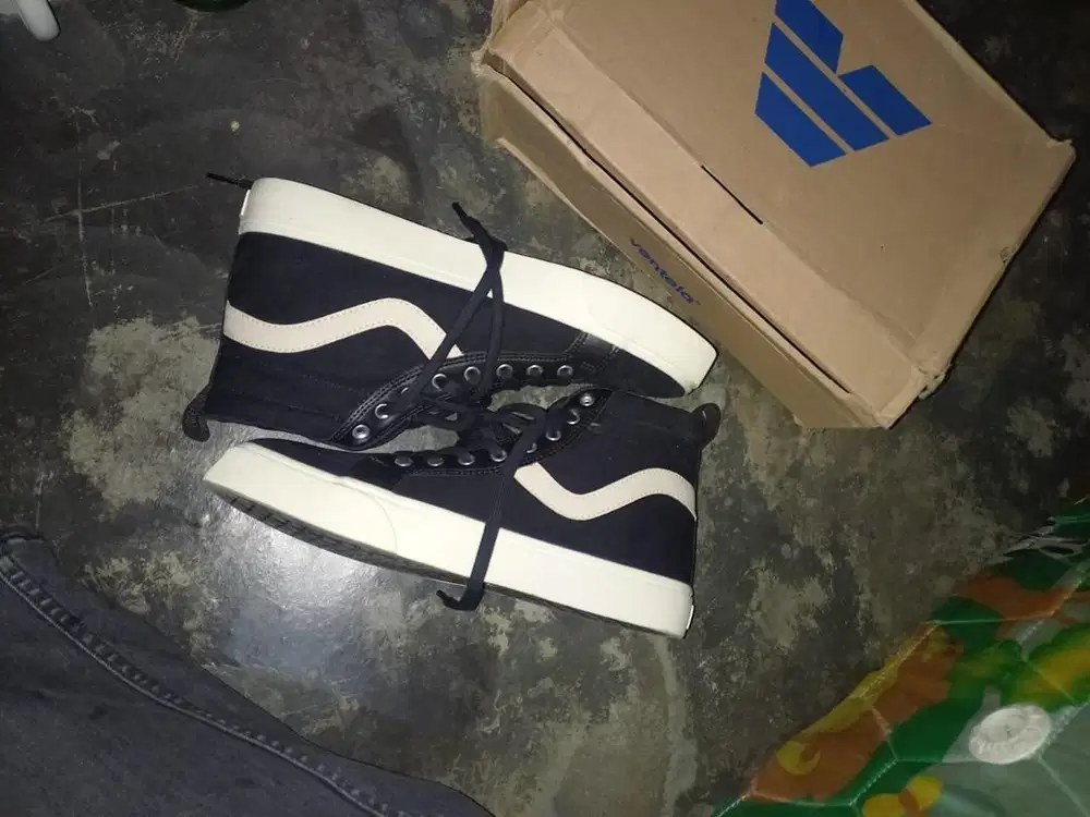 Sepatu ventela republic gum high