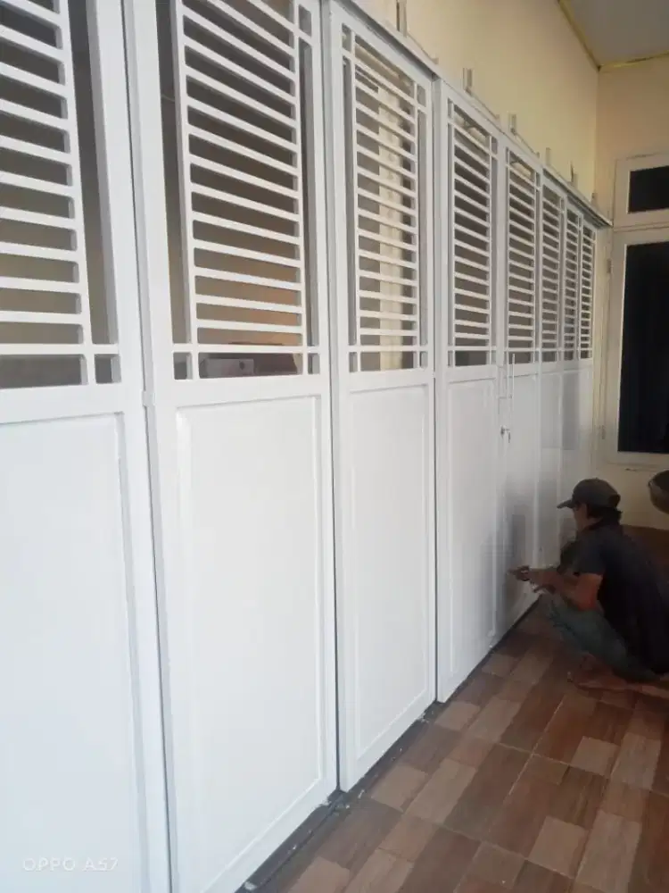 Pintu teras dan garasi rumah