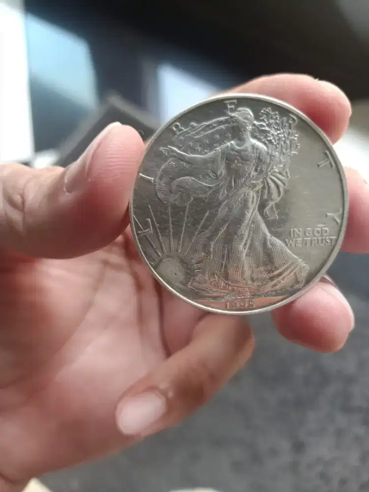 koin perak liberty one dollar tahun 1995