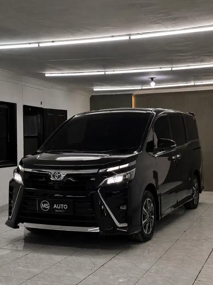 Toyota Voxy 2019