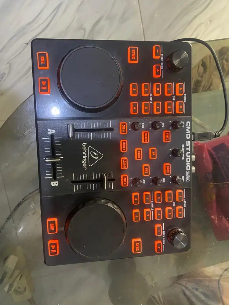 alat DJ cmd studio 2a