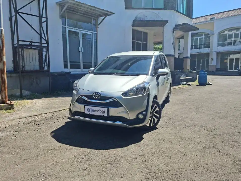 Pajak Panjang - Toyota Sienta 1.5 V Bensin AT 2021 Silver