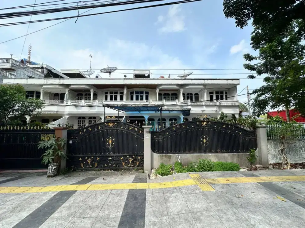 Dijual Villa Inti Kota Strategis Jalan Putri hijau