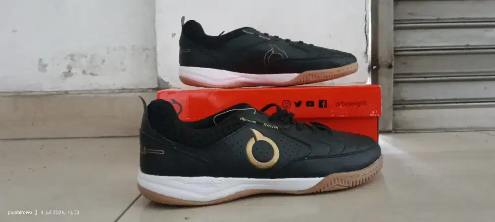 Sepatu futsal size 44 jogosala
