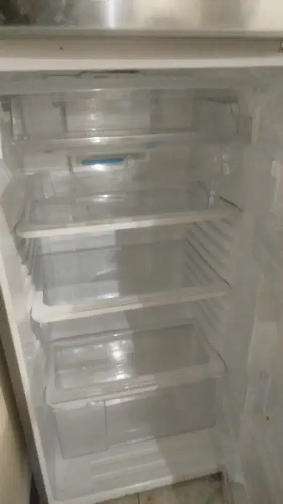 Kulkas Sharp 2 Pintu Jumbo Seri ( ada di Foto )