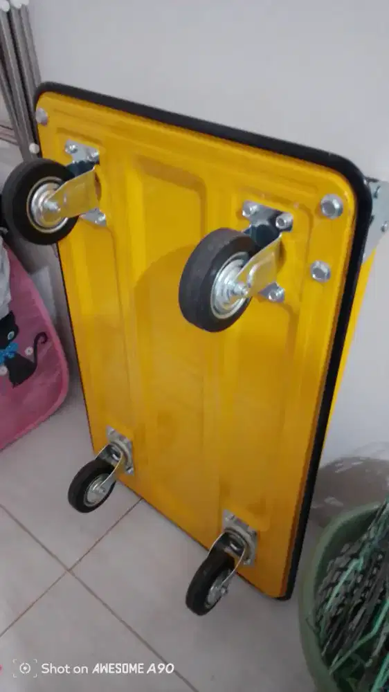 troli krisbow warna kuning