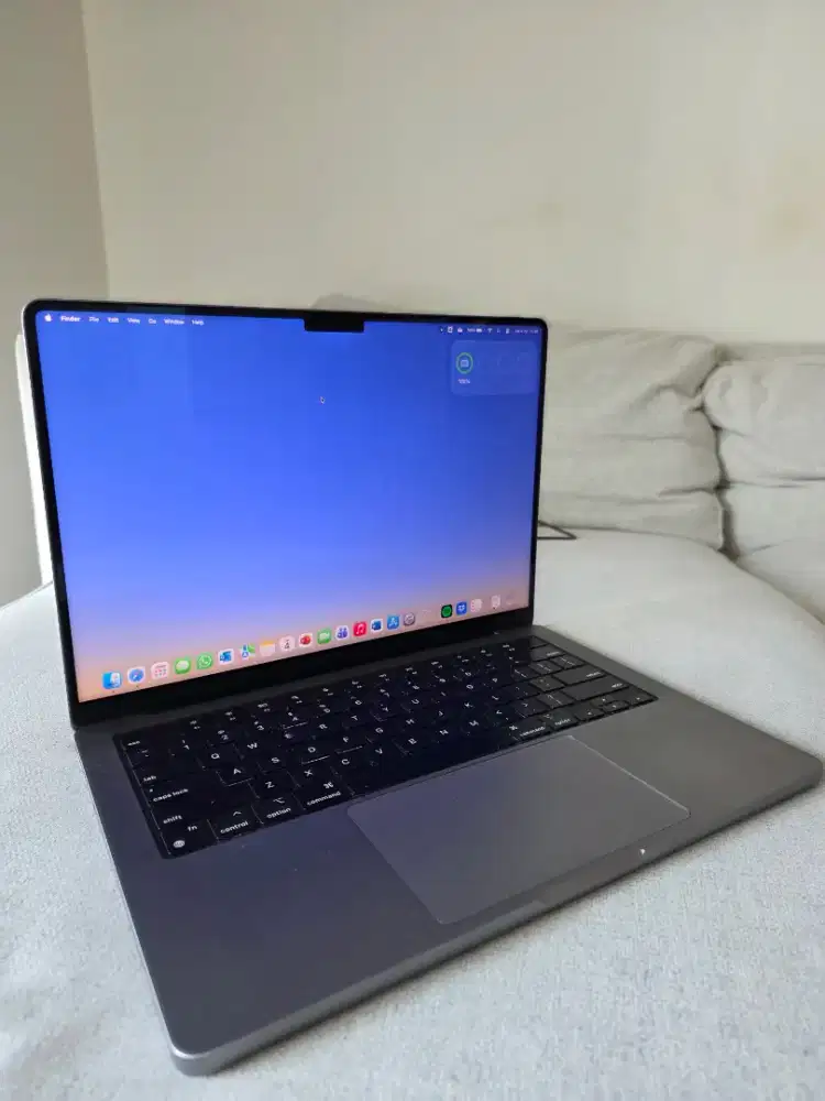 Macbook Pro M3 8GB/512 GB Silver