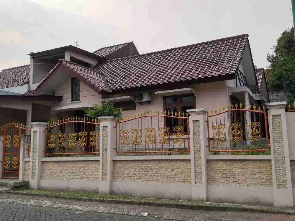 sewa rumah di raffles hills cibubur