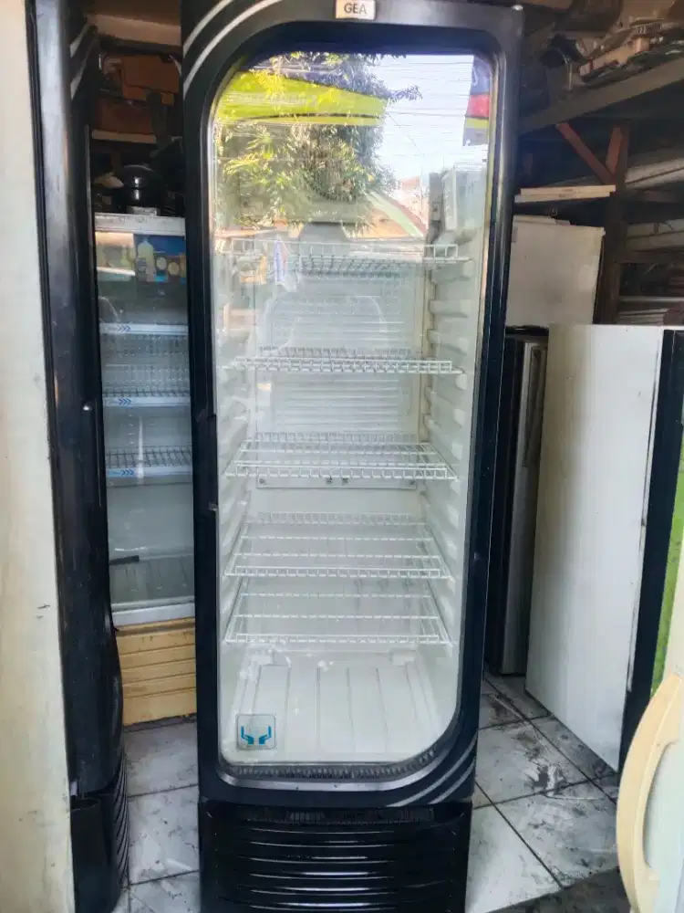 Showcase gea oval UK jumbo kondisi normal dingin siap pakai