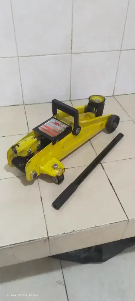 Dongkrak Mobil Hidrolik 2 Ton / dongkrak buaya