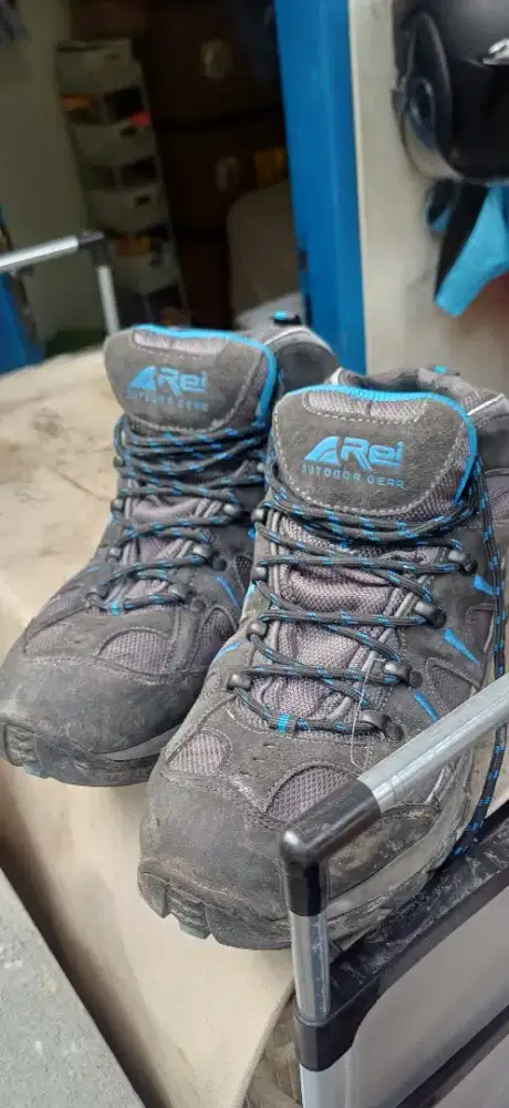 Jual Sepatu Hiking REI Original – Bekas Berkualitas
