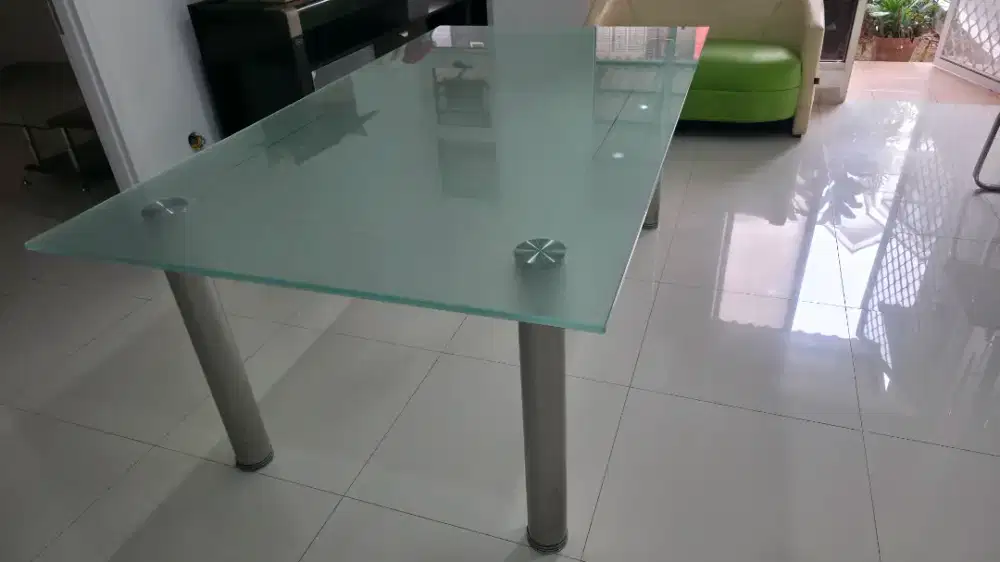 Meja makan kaca tebel panjang