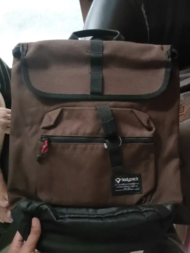 Tas Bodypack Warna Coklat Tua