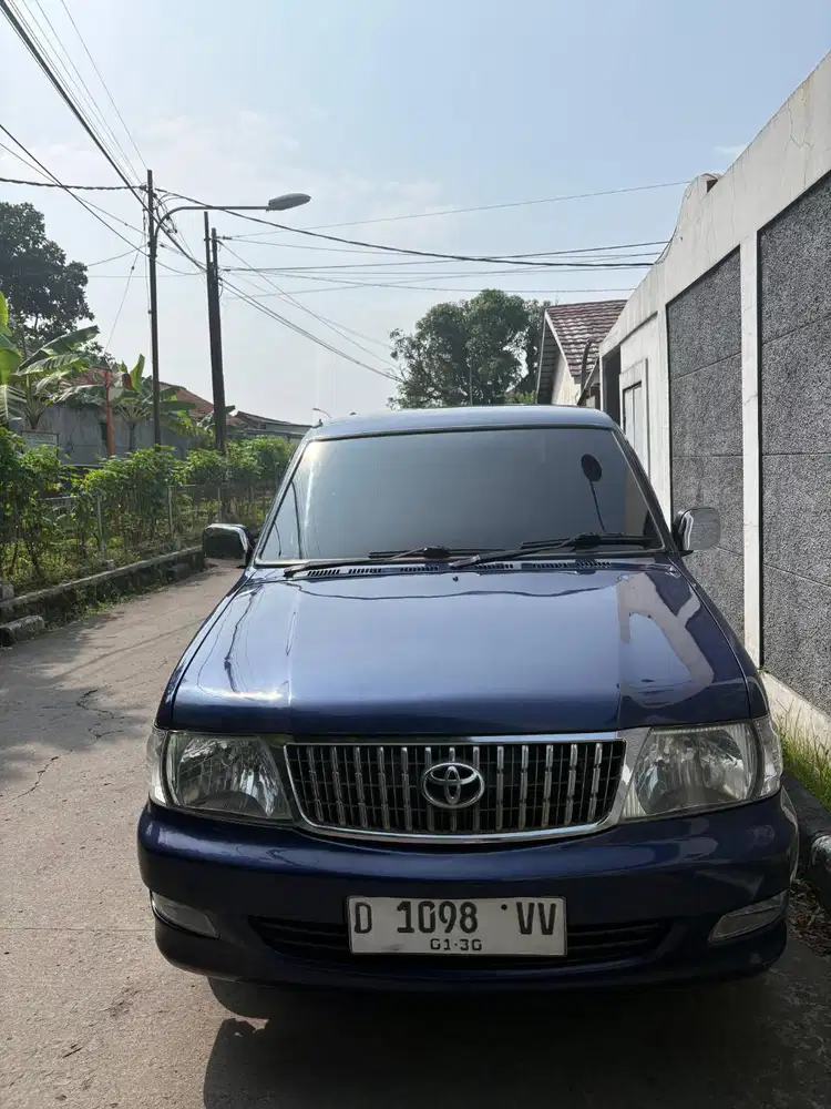 Toyota Kijang LGX 1.8 EFI Bensin MT 2000