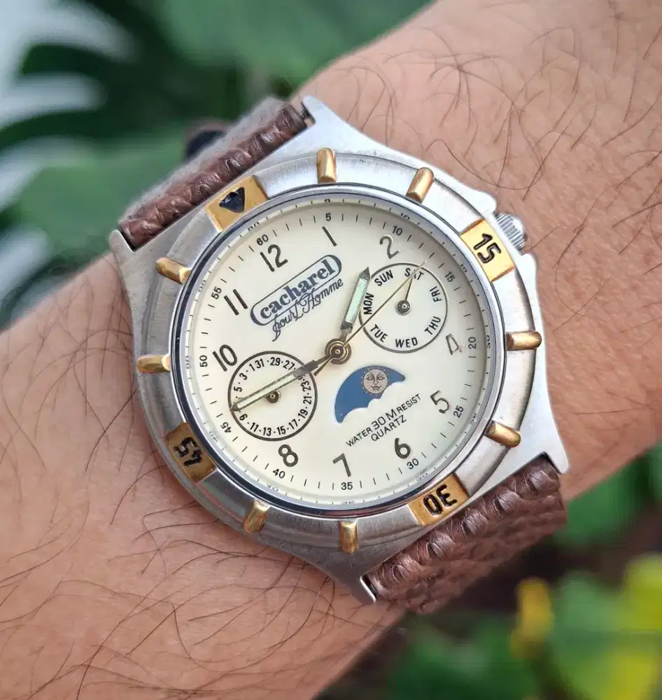 Jam cacharel moonphase