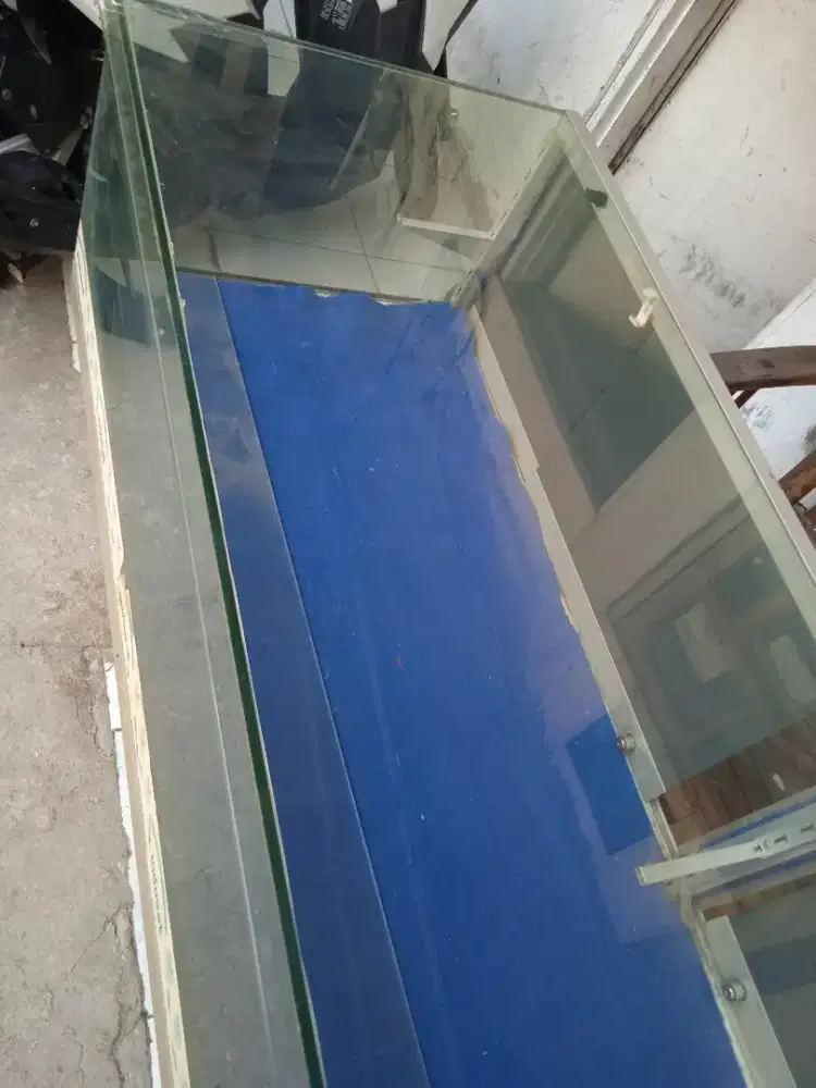 Etalase untuk jual handpon dan aksesoris,