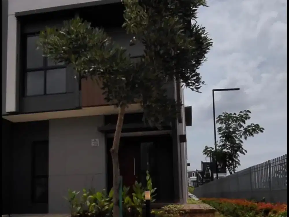 DISEWAKAN RUMAH HOOK DI SUMMARECON CROWN GADING   CLUSTER REGIA