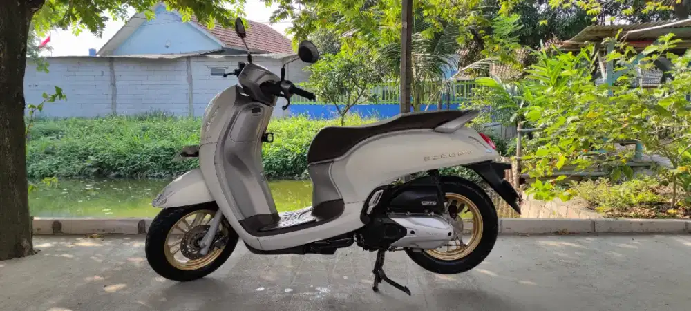 Scopy putih low km plat D kodya Bandung