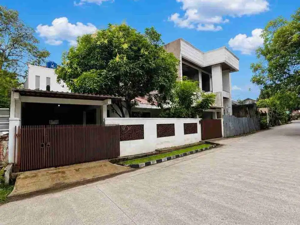 Rumah Siap Huni di Cinere Dekat Tol Brigif – Halaman Luas, Bangunan Kokoh & Lokasi Strategis