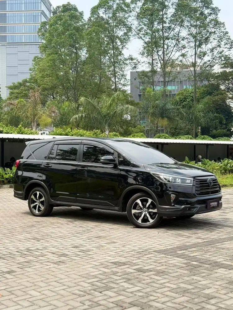 Toyota Kijang Innova Venturer Diesel AT Q NIK 2022 Hitam