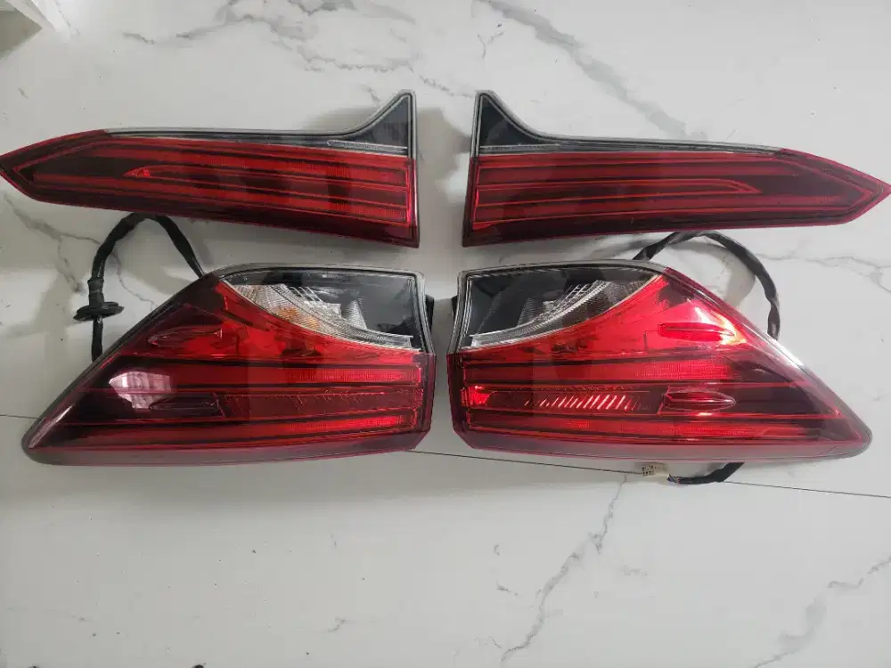 Lampu belakang fortuner VRZ , trd