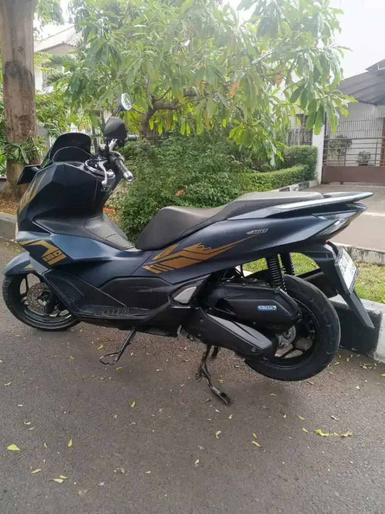 Honda PCX 2024 warna Biru